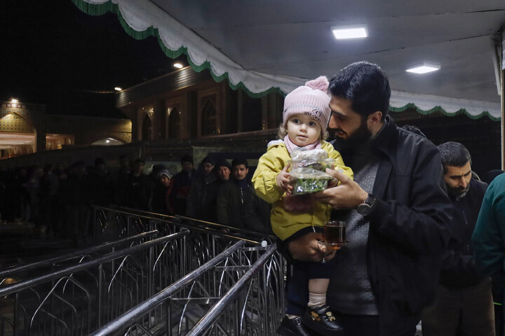 Photos: Imam Reza teahouse prepares and distributes light Iftar meals