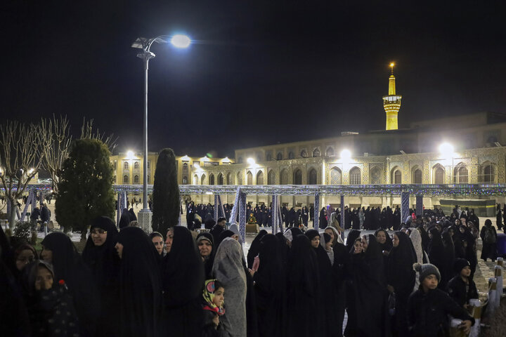 Photos: Imam Reza teahouse prepares and distributes light Iftar meals