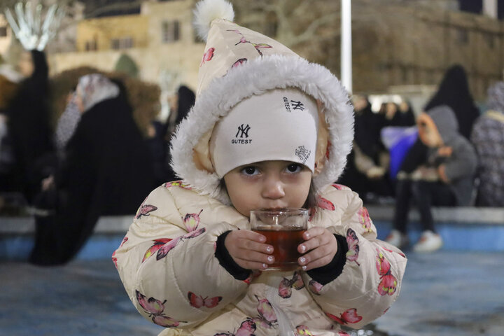Photos: Imam Reza teahouse prepares and distributes light Iftar meals