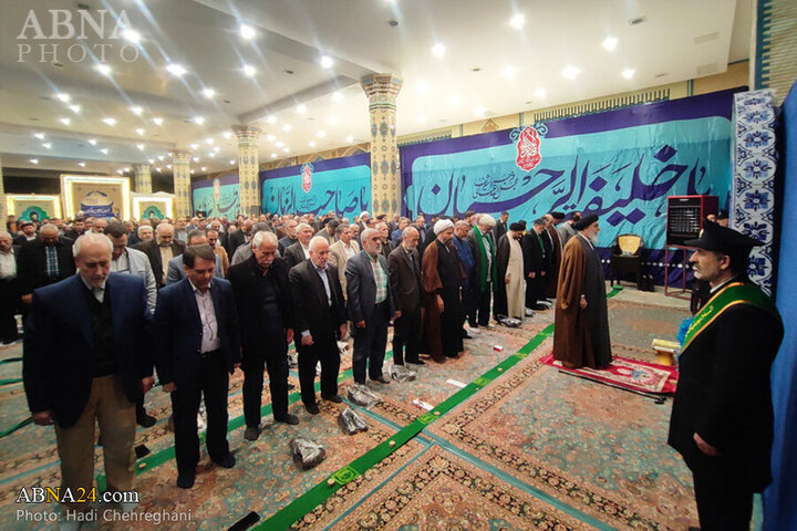 Photos: Qom's religious Hay'ats attend Iftar ceremony at Jamkaran Mosque