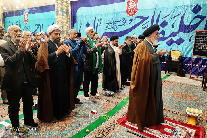 Photos: Qom's religious Hay'ats attend Iftar ceremony at Jamkaran Mosque