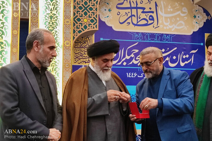 Photos: Qom's religious Hay'ats attend Iftar ceremony at Jamkaran Mosque