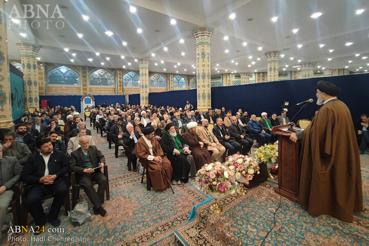 Photos: Qom's religious Hay'ats attend Iftar ceremony at Jamkaran Mosque