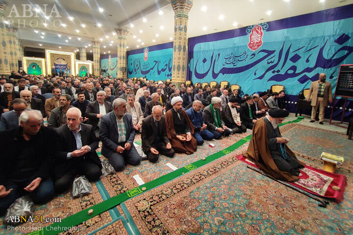 Photos: Qom's religious Hay'ats attend Iftar ceremony at Jamkaran Mosque