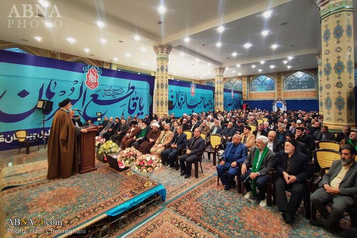 Photos: Qom's religious Hay'ats attend Iftar ceremony at Jamkaran Mosque