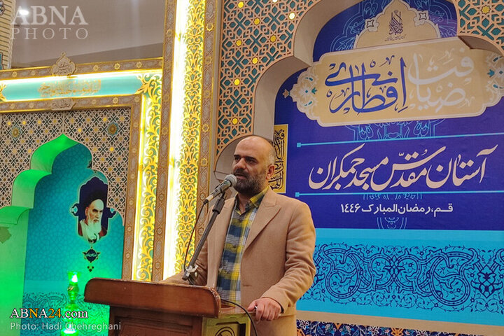 Photos: Qom's religious Hay'ats attend Iftar ceremony at Jamkaran Mosque