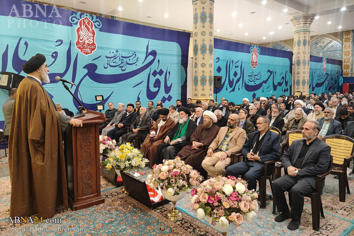 Photos: Qom's religious Hay'ats attend Iftar ceremony at Jamkaran Mosque