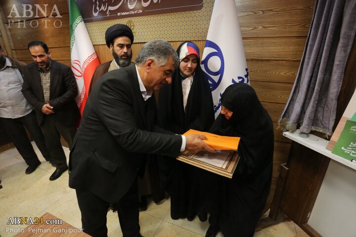 آیین رونمایی از کتاب «سرداران معنویت» در اصفهان