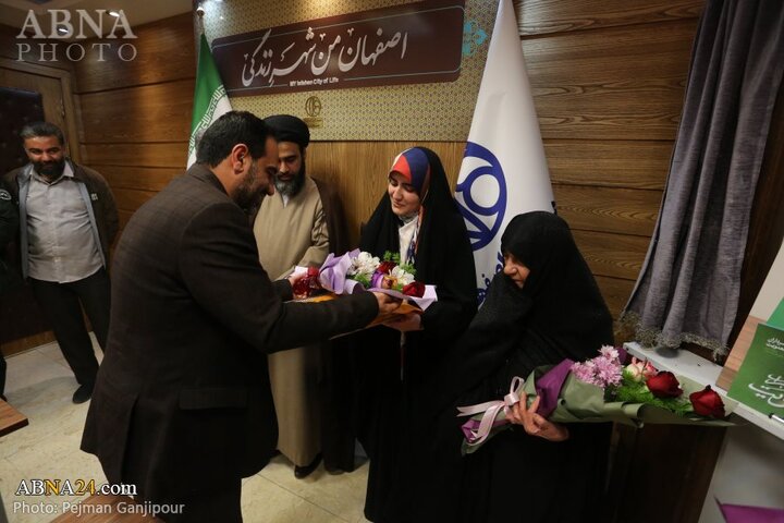 آیین رونمایی از کتاب «سرداران معنویت» در اصفهان
