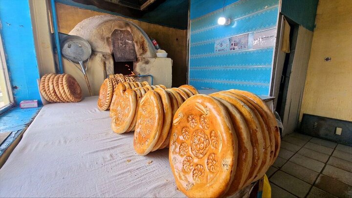 Photos: "Patir" bread; an essential item on table of Uzbeks during Ramadan