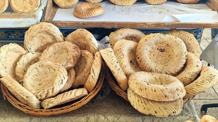 Photos: "Patir" bread; an essential item on table of Uzbeks during Ramadan