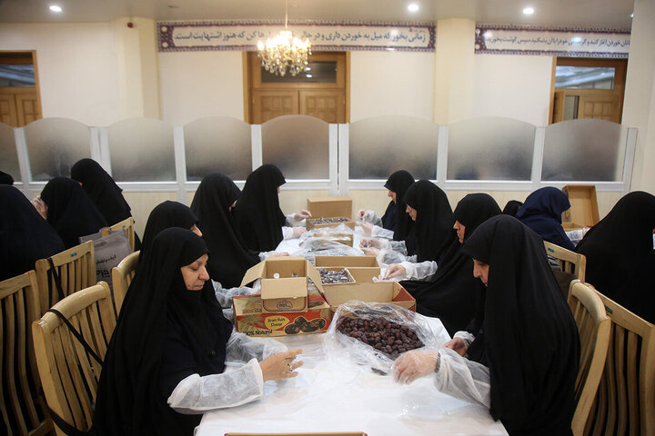 Photos: Simple Iftar packaging for Hazrat Masoumeh shrine with activities of more than 240 servants