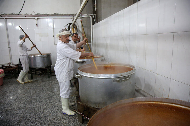 Photos: Simple Iftar packaging for Hazrat Masoumeh shrine with activities of more than 240 servants