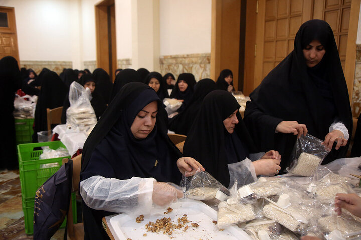 Photos: Simple Iftar packaging for Hazrat Masoumeh shrine with activities of more than 240 servants