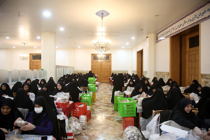 Photos: Simple Iftar packaging for Hazrat Masoumeh shrine with activities of more than 240 servants