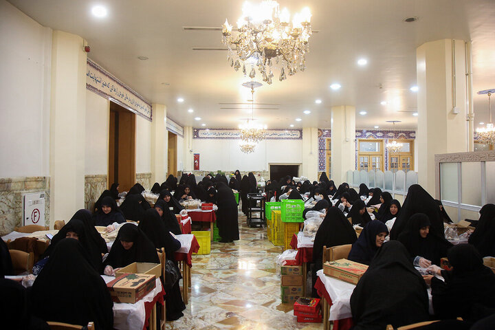 Photos: Simple Iftar packaging for Hazrat Masoumeh shrine with activities of more than 240 servants