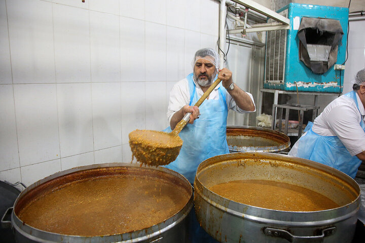 Photos: Simple Iftar packaging for Hazrat Masoumeh shrine with activities of more than 240 servants