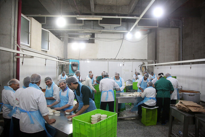Photos: Simple Iftar packaging for Hazrat Masoumeh shrine with activities of more than 240 servants