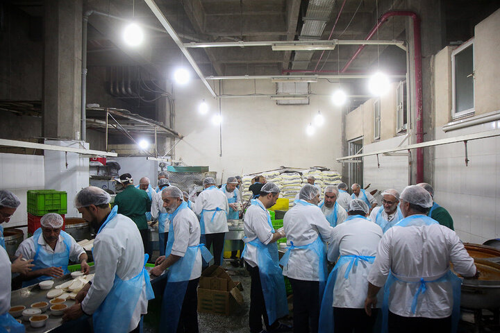 Photos: Simple Iftar packaging for Hazrat Masoumeh shrine with activities of more than 240 servants