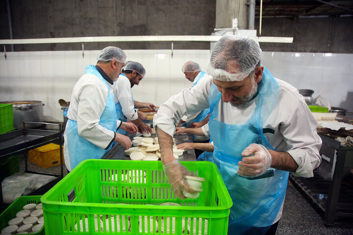 Photos: Simple Iftar packaging for Hazrat Masoumeh shrine with activities of more than 240 servants