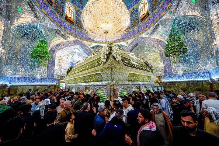 گل‌آرایی حرم امام علی(ع) به مناسبت میلاد امام حسن(ع)