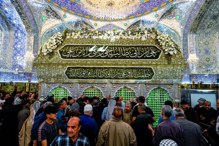 گل‌آرایی حرم امام علی(ع) به مناسبت میلاد امام حسن(ع)