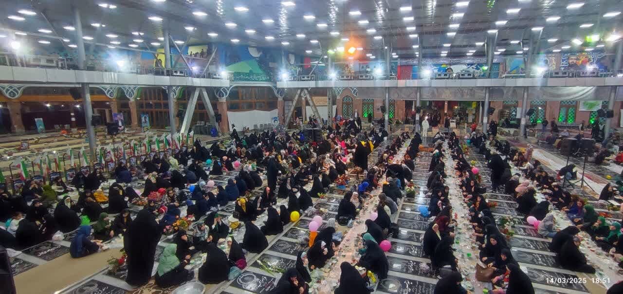 اطعام ۱۲۰۰ روزه‌دار توسط موکب شهید میرزاکوچک شهر رشت