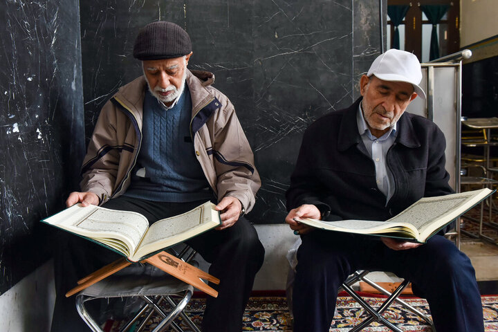 Photos: Reciting Holy Quran at Goharshad Mosque