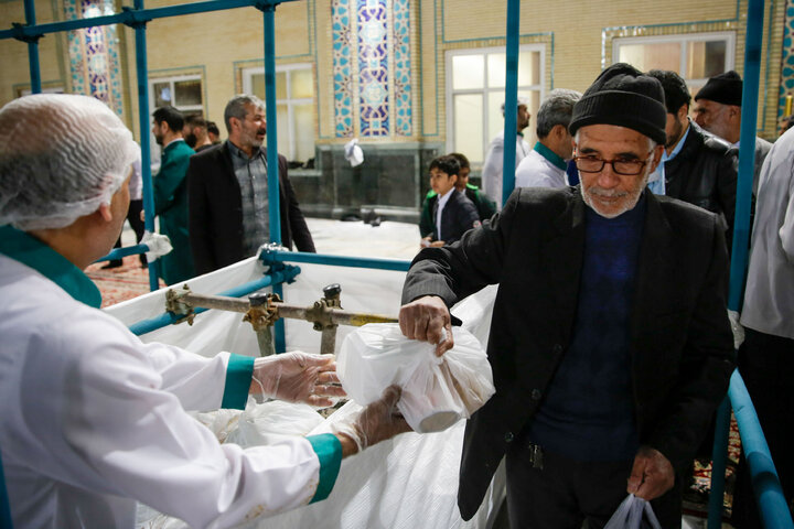 Photos: Iftar banquet for Razavi shrine's pilgrims on eve of Imam Hassan birth anniversary