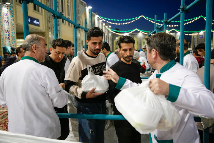 Photos: Iftar banquet for Razavi shrine's pilgrims on eve of Imam Hassan birth anniversary