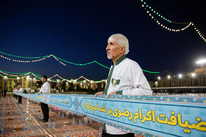 Photos: Iftar banquet for Razavi shrine's pilgrims on eve of Imam Hassan birth anniversary