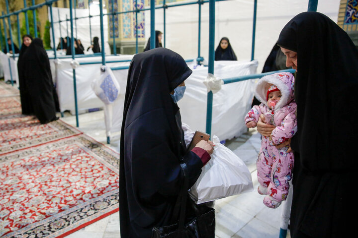 Photos: Iftar banquet for Razavi shrine's pilgrims on eve of Imam Hassan birth anniversary