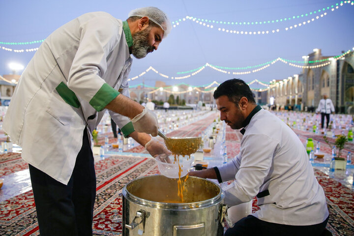 Photos: Iftar banquet for Razavi shrine's pilgrims on eve of Imam Hassan birth anniversary