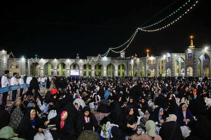 Photos: Iftar banquet for Razavi shrine's pilgrims on eve of Imam Hassan birth anniversary