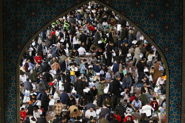 Photos: Iftar banquet for Razavi shrine's pilgrims on eve of Imam Hassan birth anniversary