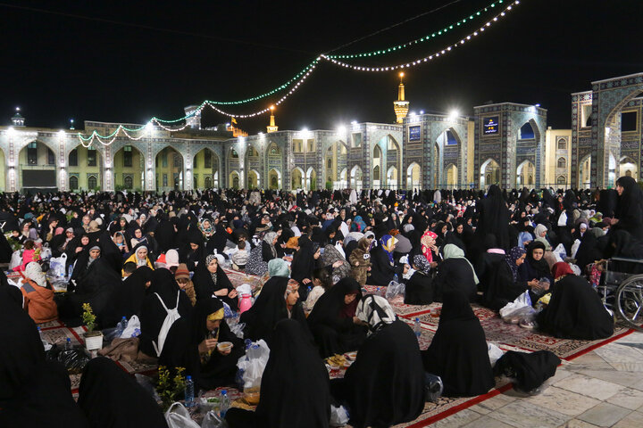 Photos: Iftar banquet for Razavi shrine's pilgrims on eve of Imam Hassan birth anniversary