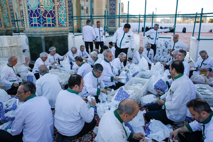 Photos: Iftar banquet for Razavi shrine's pilgrims on eve of Imam Hassan birth anniversary