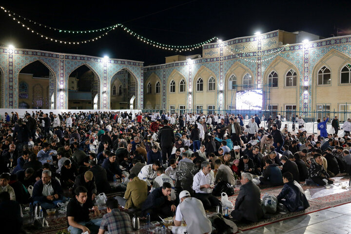 Photos: Iftar banquet for Razavi shrine's pilgrims on eve of Imam Hassan birth anniversary