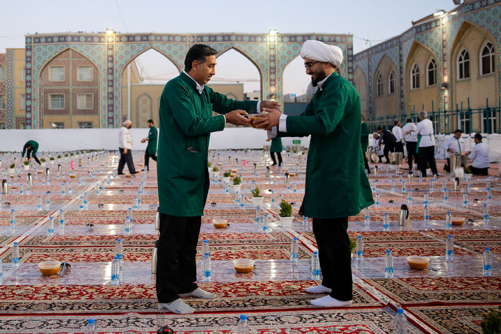 Photos: Iftar banquet for Razavi shrine's pilgrims on eve of Imam Hassan birth anniversary