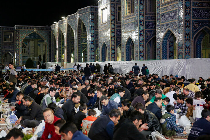 Photos: Iftar banquet for Razavi shrine's pilgrims on eve of Imam Hassan birth anniversary
