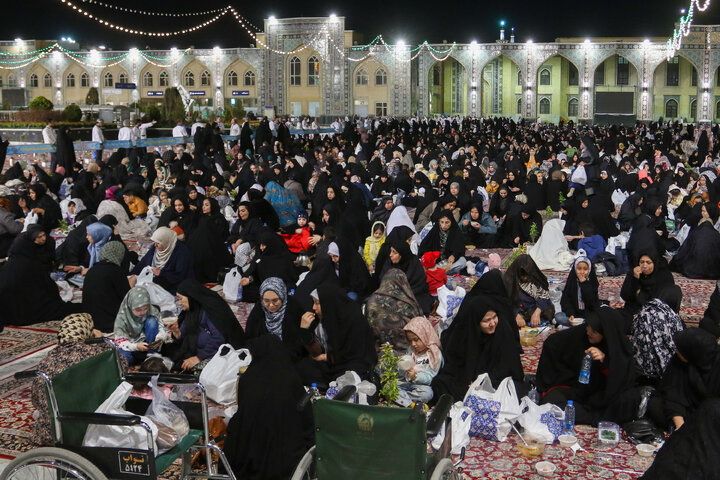Photos: Iftar banquet for Razavi shrine's pilgrims on eve of Imam Hassan birth anniversary