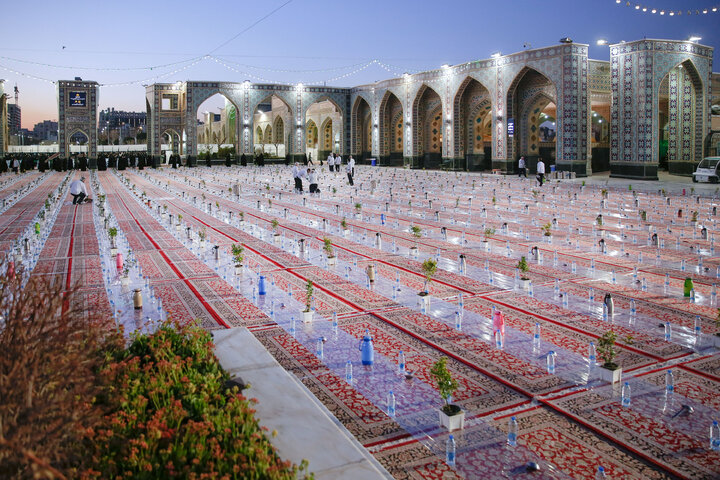 Photos: Iftar banquet for Razavi shrine's pilgrims on eve of Imam Hassan birth anniversary