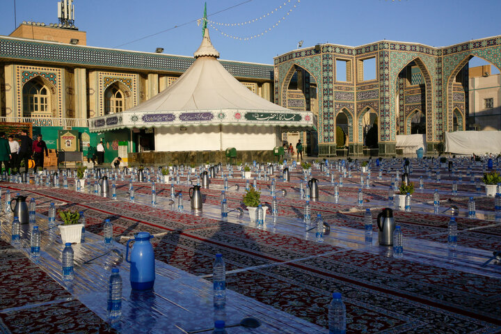Photos: Iftar banquet for Razavi shrine's pilgrims on eve of Imam Hassan birth anniversary