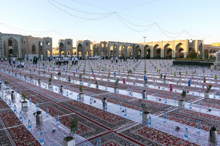 Photos: Iftar banquet for Razavi shrine's pilgrims on eve of Imam Hassan birth anniversary