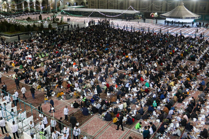 Photos: Iftar banquet for Razavi shrine's pilgrims on eve of Imam Hassan birth anniversary