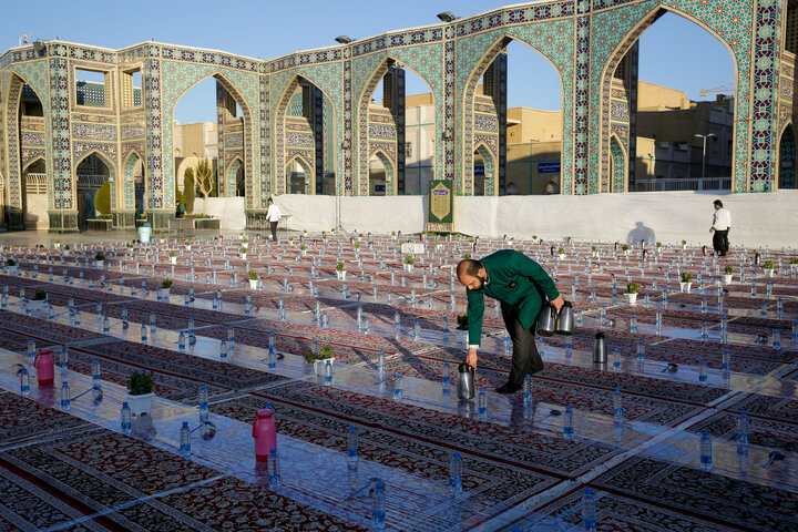 Photos: Iftar banquet for Razavi shrine's pilgrims on eve of Imam Hassan birth anniversary