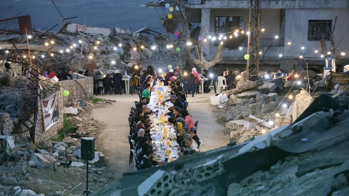 افطار دسته‌جمعی ساکنان کفر شوبا در جنوب لبنان