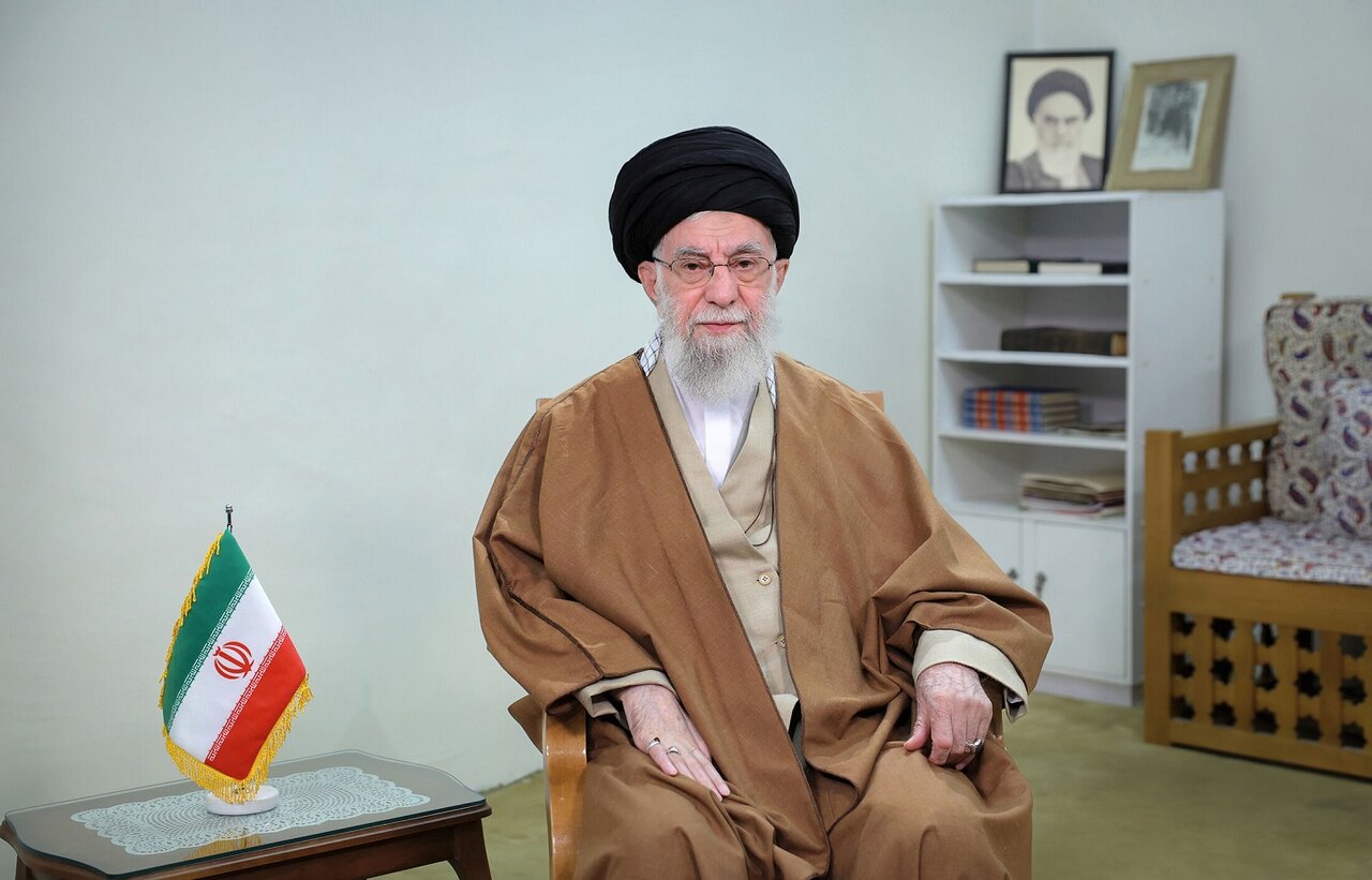سال ۱۴۰۴، سال «سرمایه گذاری برای تولید» / آرزوی خیر و صلاح و پیروزی برای امت اسلامی