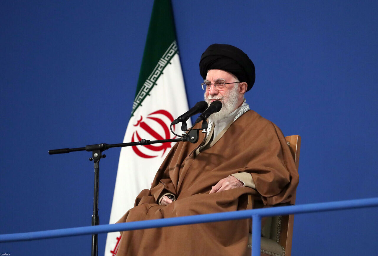 Imam Khamenei: U.S. should know language of threat against Iran gets nowhere