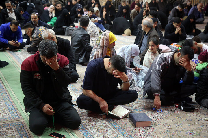 گزارش تصویری | محفل عزاداری شام شهادت امام علی(ع) در حرم حضرت معصومه(س)